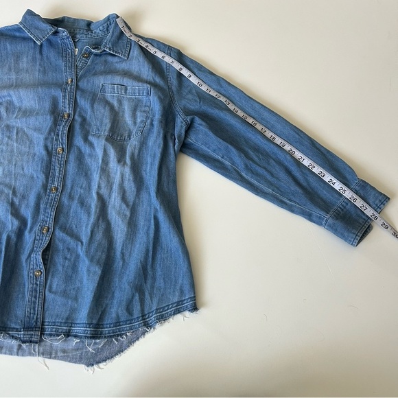 Ava & Viv Plus Size 2X Denim Button Down Shirt with Distressed Hem - Picture 6 of 13
